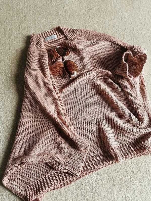 Sweter w stylu hiszpańskim z krótkim rękawem