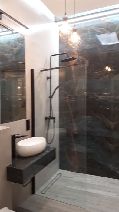 Układanie płytek, prace hydrauliczne , remont łazienek .