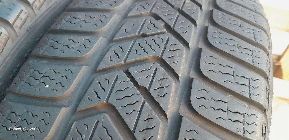 Opony Zimowe 205÷40÷18÷PIRELLI.Adres-ZALESIANY 33 A-przy rondzie.
