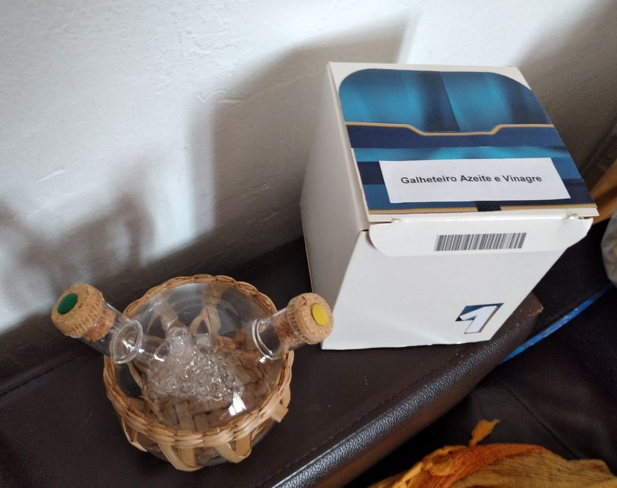 Galheteiro moderno para azeite e vinagre