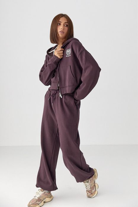 Жіночий спортивний костюм