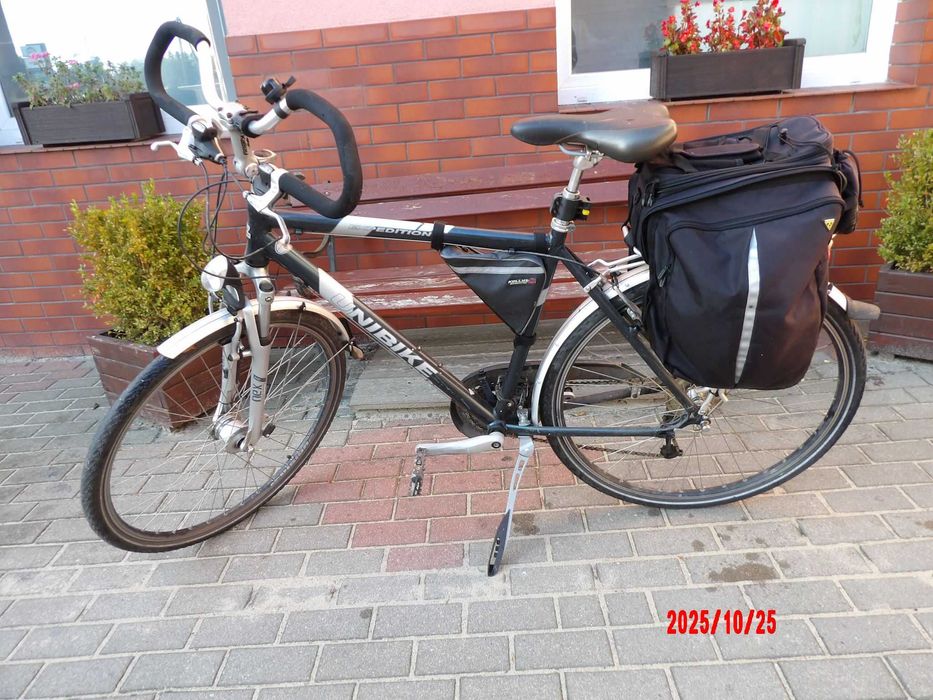 Rower trekkingowy Unibike w bardzo dobrym stanie. Wymiar 21.