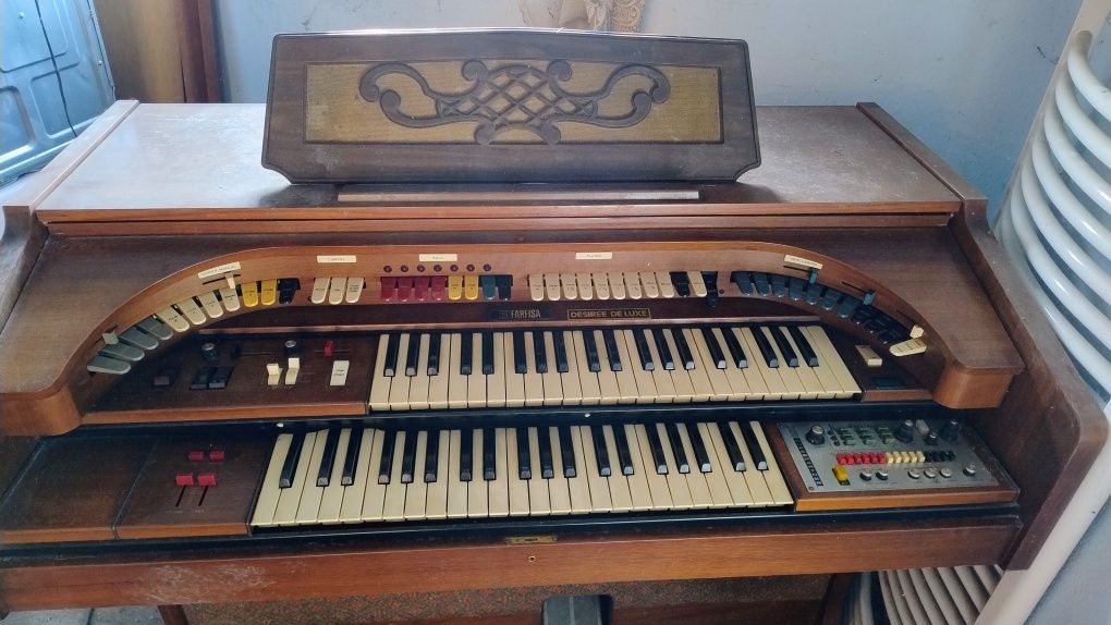 Organy elektryczne Manufactured by Farfisa mod N o 112472