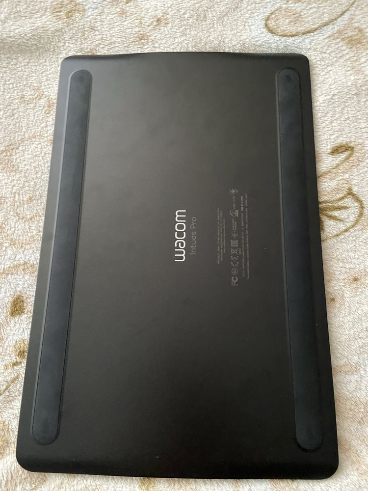 Графічний планшет Wacom Intuos Pro PTH-660