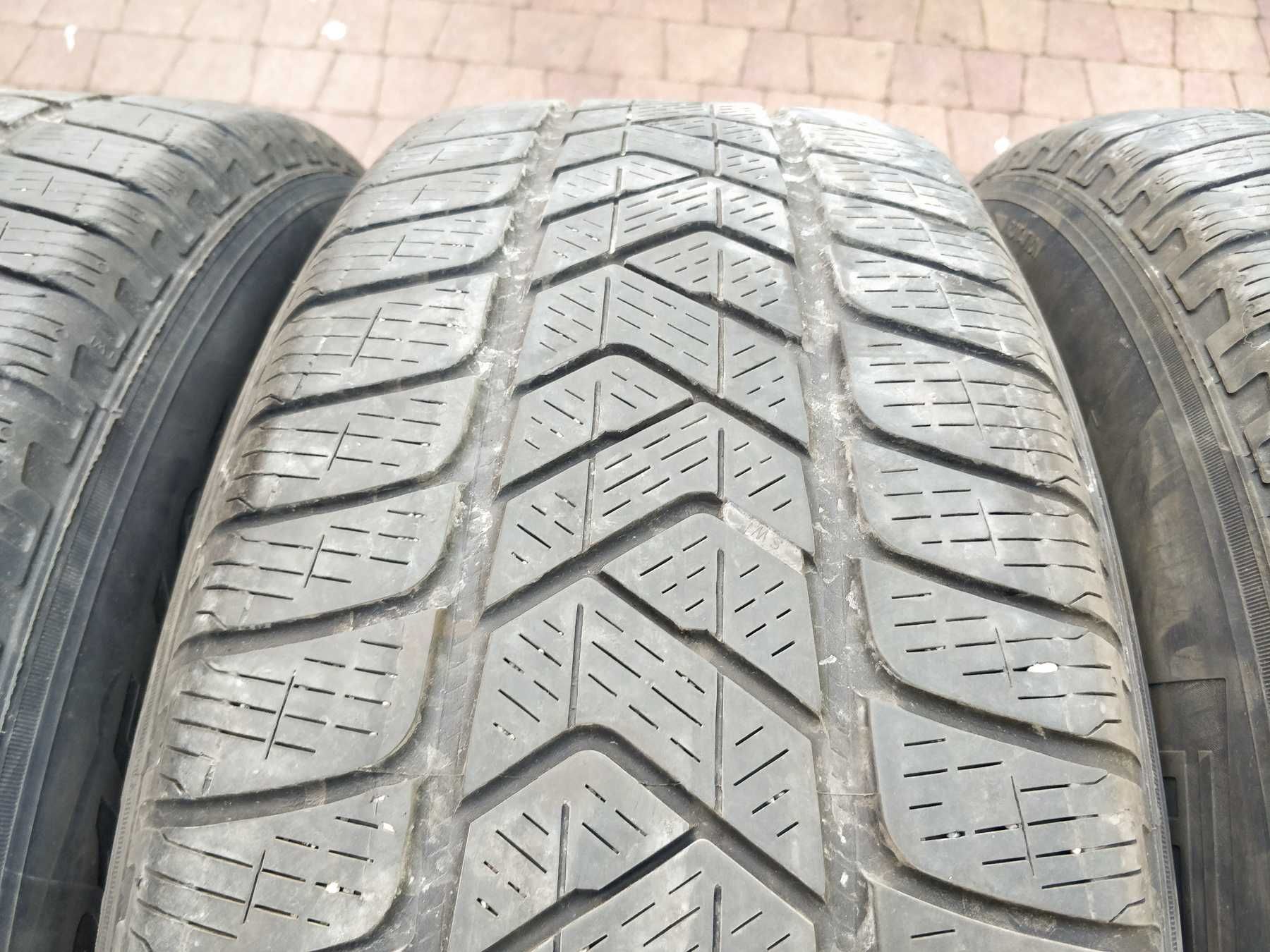 3061. Opony zimowe 215/65/17 Pirelli 4-4.5mm 2020r cena za 4szt