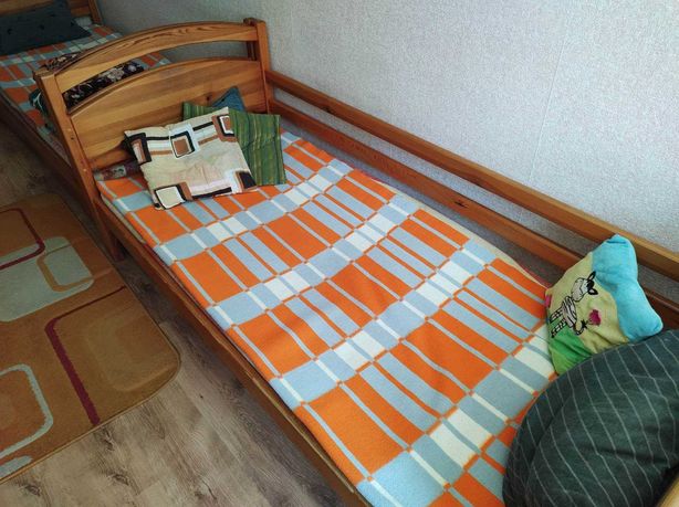 Łóżko drewniane pojedyncze