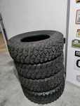 Pneus BFGoodrich KM3 255/75 R17 Excelente estado– Mud Terrain