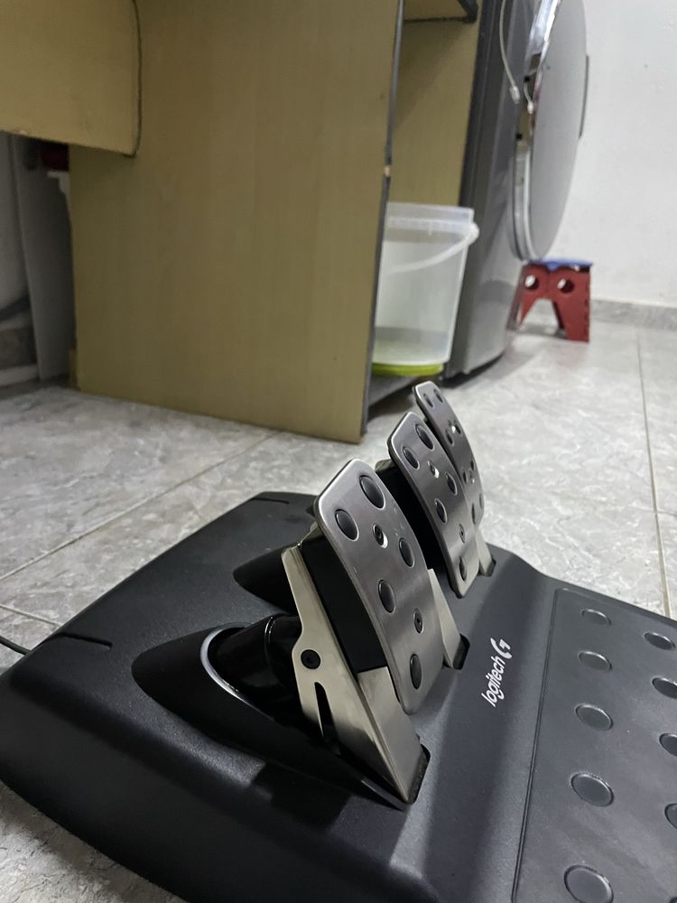 Volante e Pedais Logitech G29