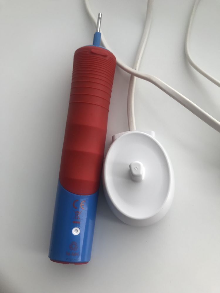 Електрощітка Oral B дитяча