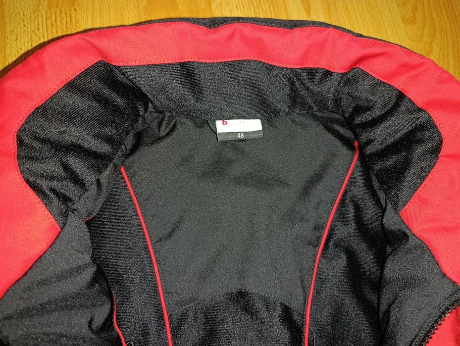 Продам чоловічу демісезонну куртку 48 розміру.