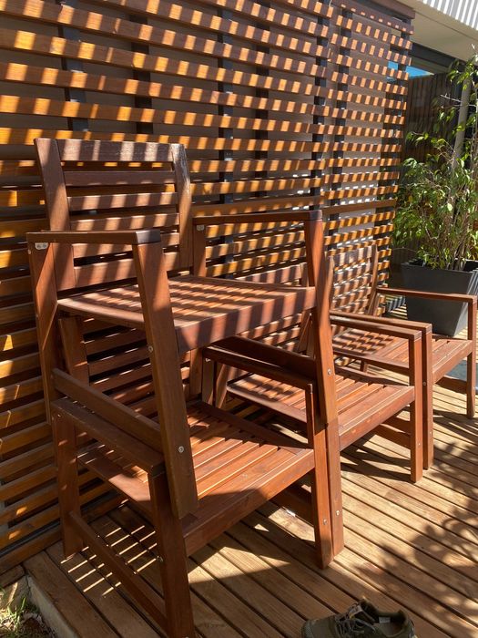 Cadeira de madeira para exterior IKEA