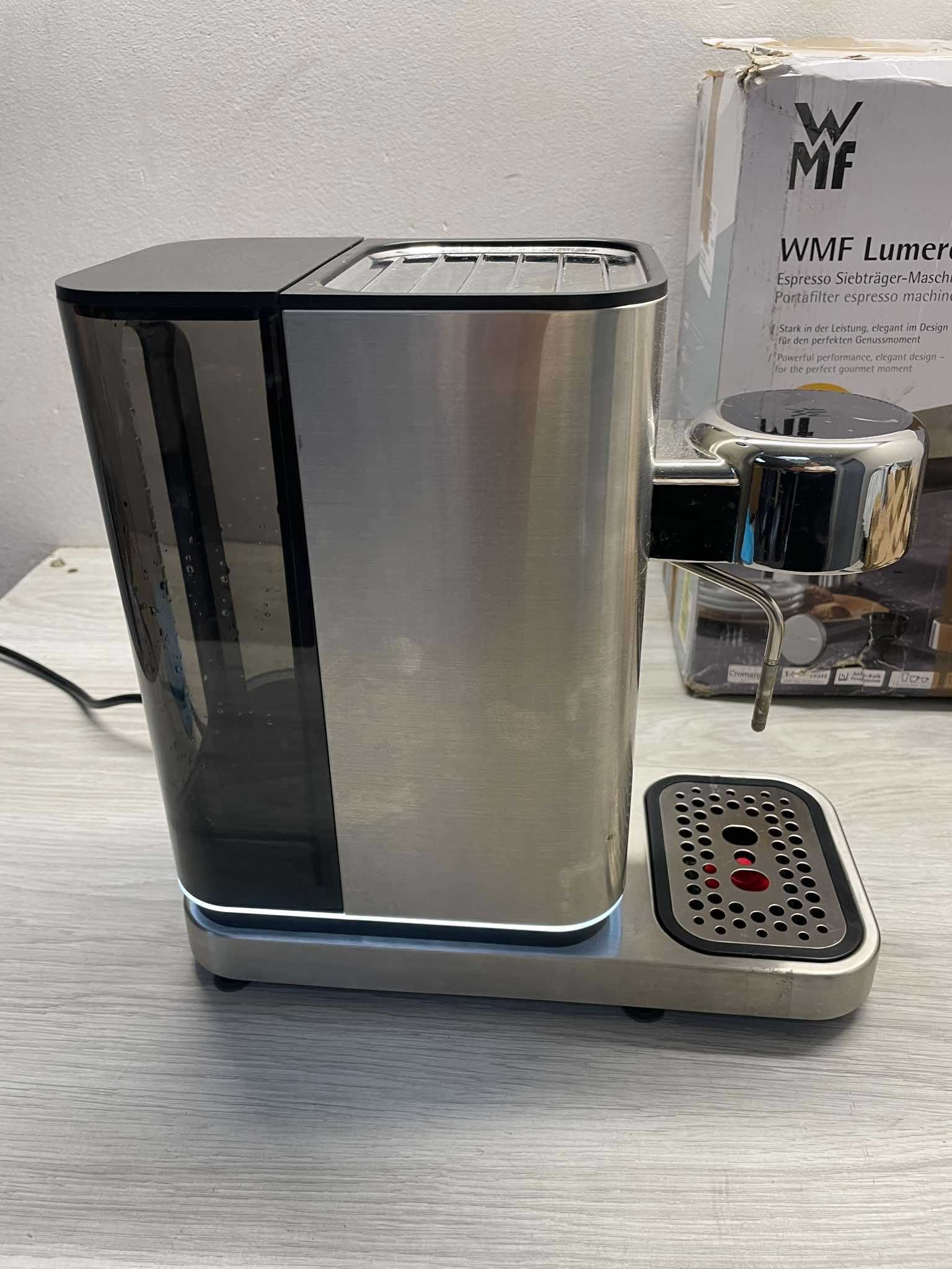 Kolbowy ekspres ciśnieniowy WMF Lumero 1400 W