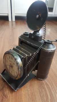 Zegar stojący jak stary aparat