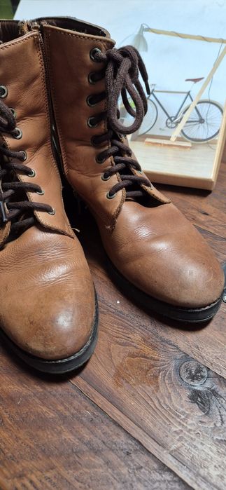 Botas em pele genuína