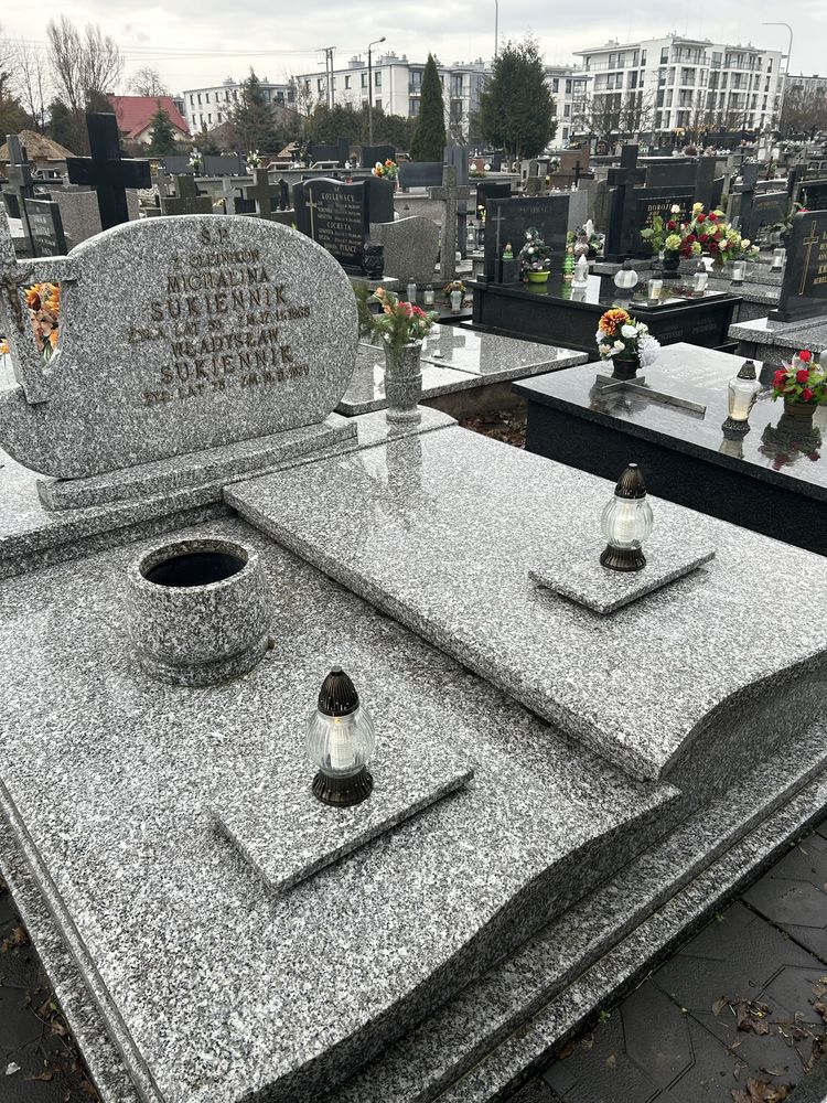Odstapie grób podwójny z pomnikiem