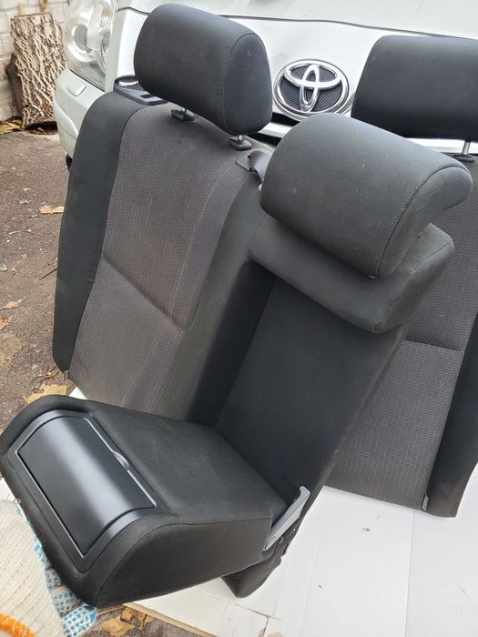 Задні сидіння avensis t25