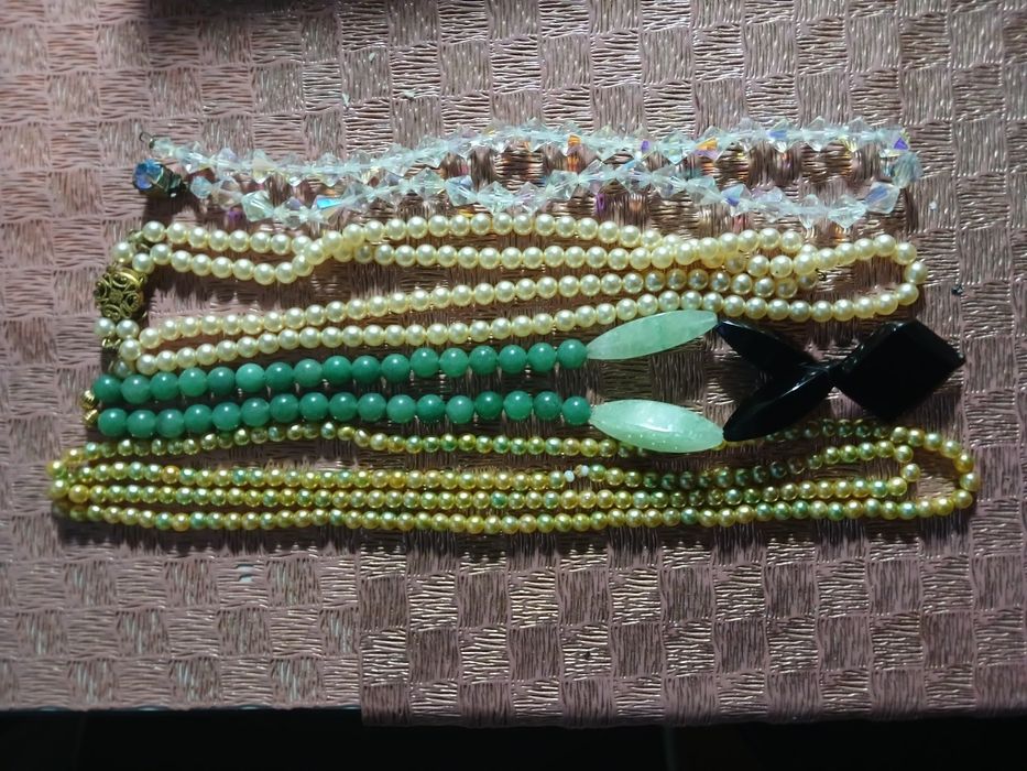 Продам бусы разные