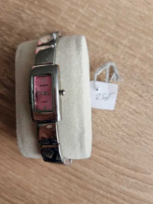Zegarek damski Anucci – dobry stan, koperta do 30 mm, nowa bateria