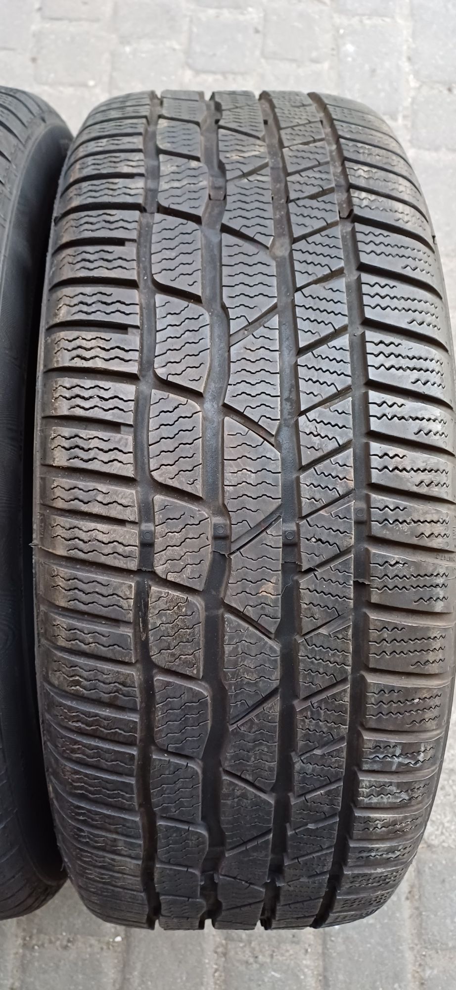 235/45R19 99V CONTINENTAL , komplet opon zimowych.