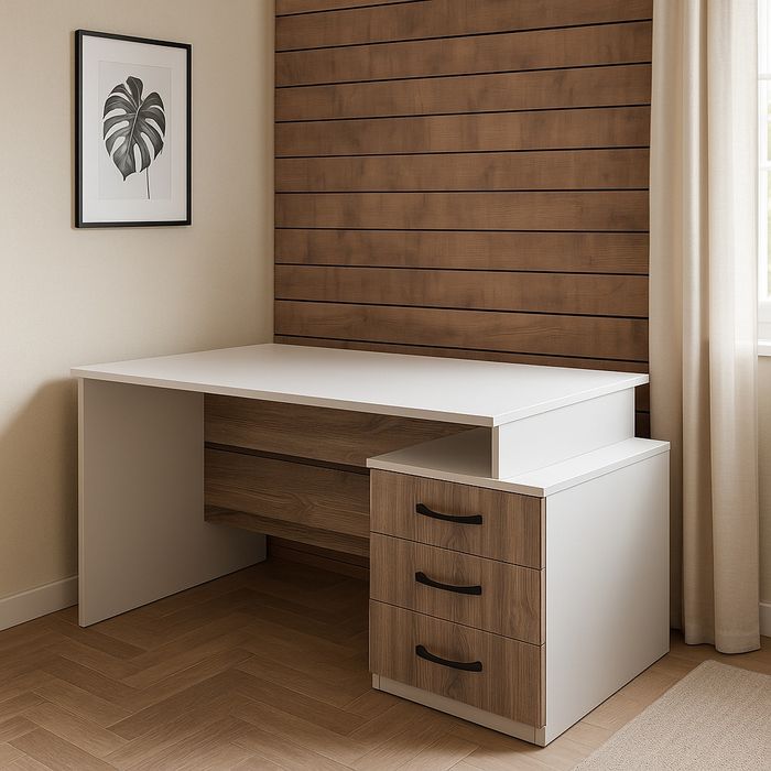 Стіл письмовий/ комп'ютерний