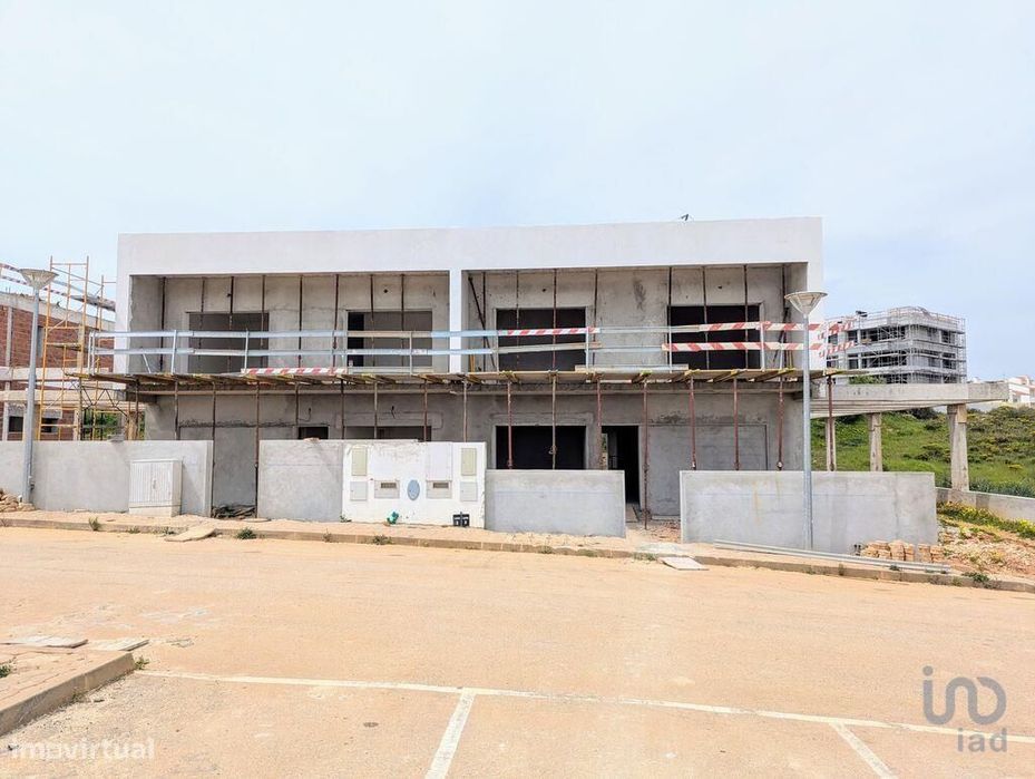 Casa / Villa T4 em Estômbar e Parchal de 250,00 m2