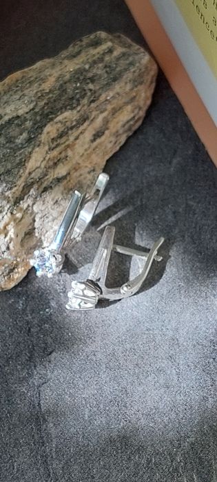 «Серебро 925 серьги с камнем — элегантные и стильные»