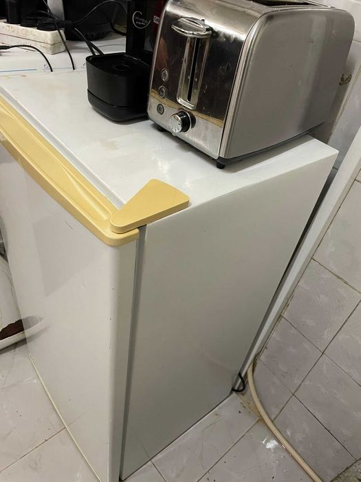 Mini frigorífico em perfeito funcionamento
