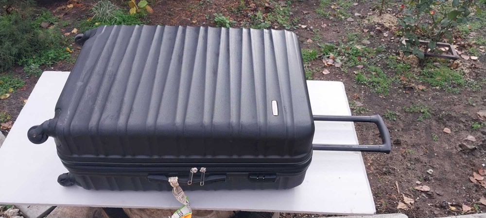 продам велику валізу