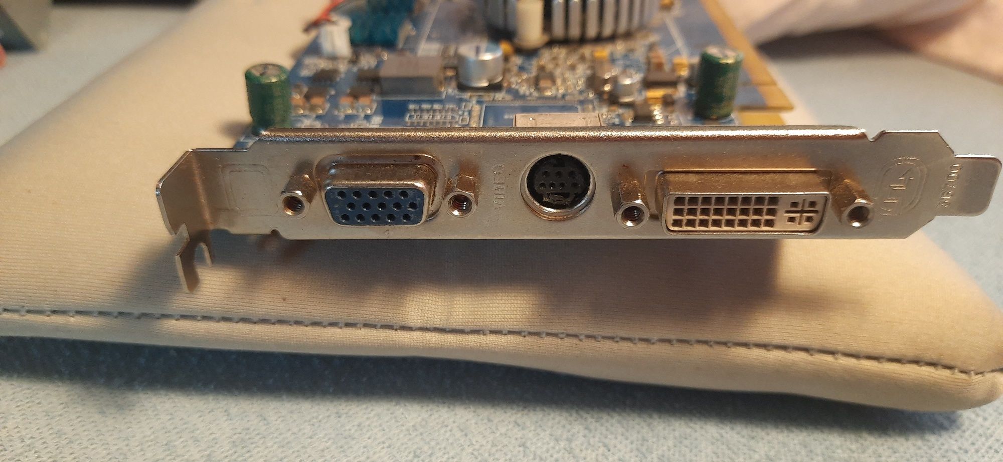 Karta graficzna Radeon X700Pro 128MB V/D/VO