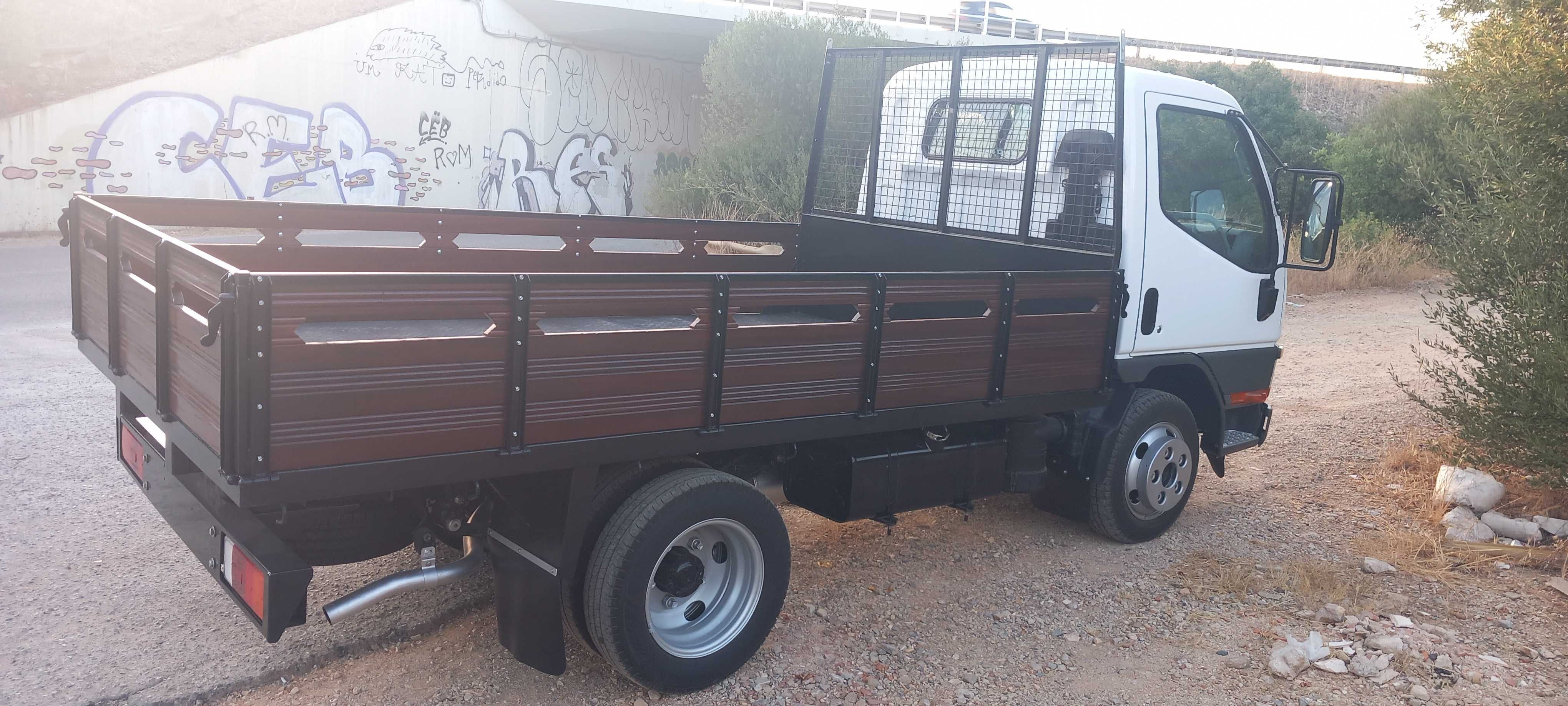 Caixa de carga Mitsubishi Canter