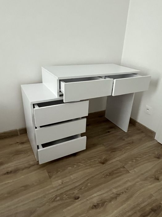 Biurko toaletka z szufladami