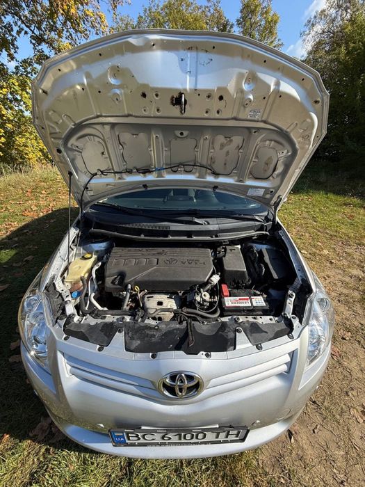 Toyota auris 2010 1.4 MT