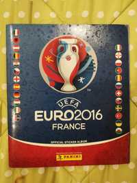 Caderneta Euro 2016 com 636 cromos colados