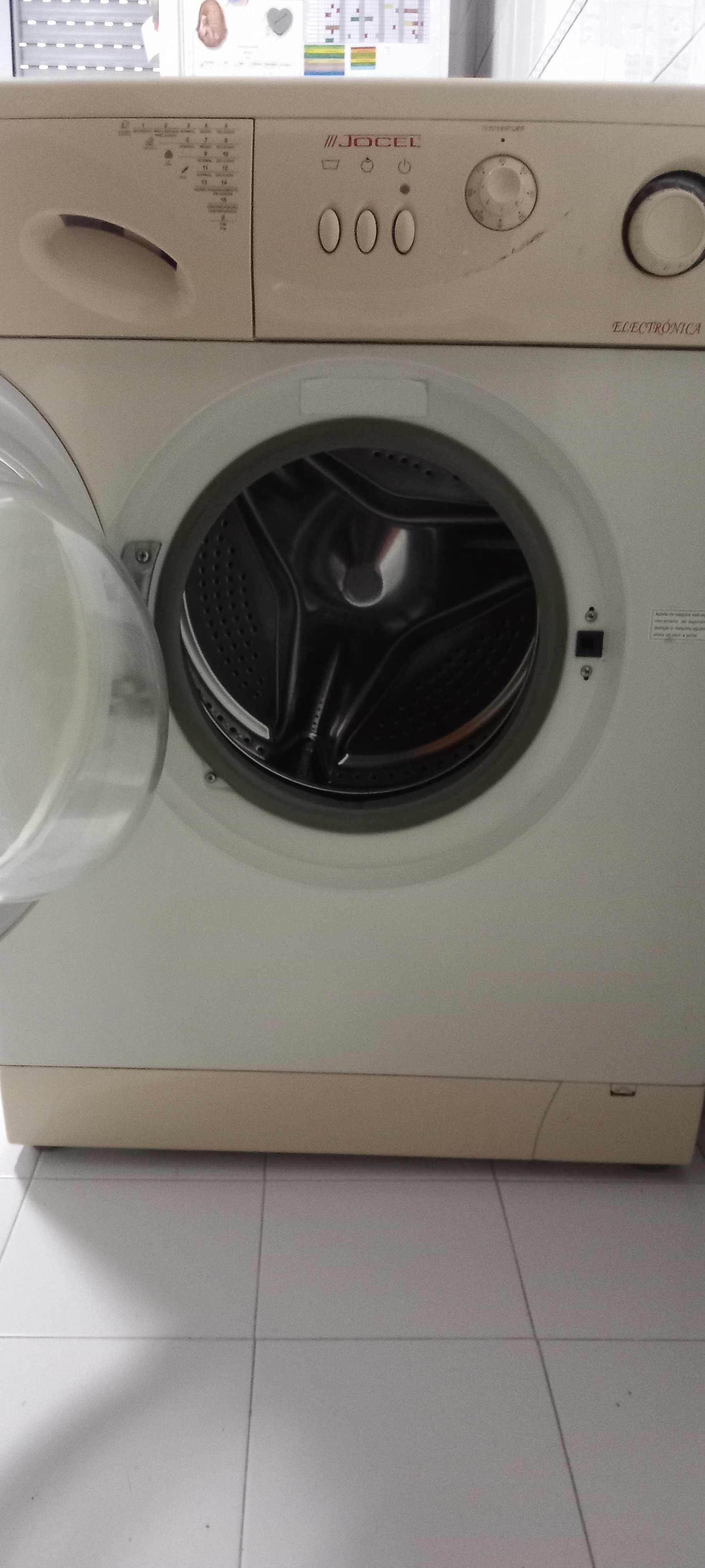Duas Máquina de lavar roupa para peças (óptimo estado de motor)