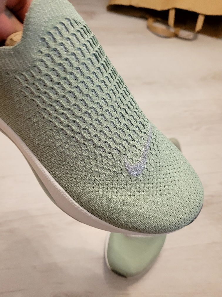 Кроссовки NIKE Reina EasyOn жіночі нові original