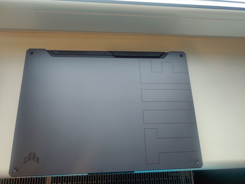 ASUS TUF F15 FX506HCB RTX3050 / I511400H / 16GB / SSD 512 + SSD 1TB.
