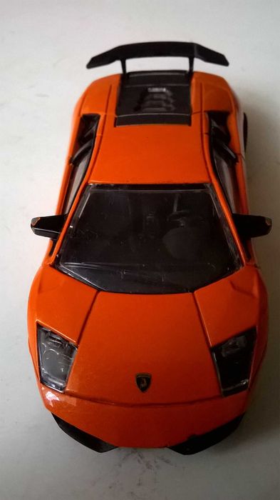 LAMBORGHINI Murcielago LP670-4SV model metalowo-plastikowy; skala 1:43