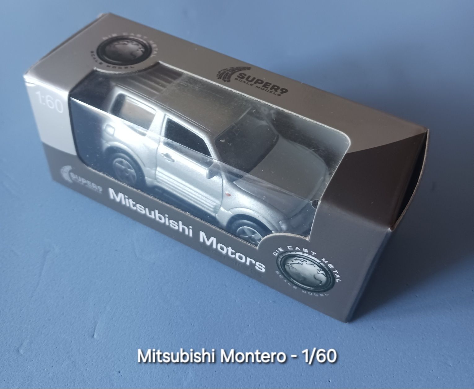 Modelo de Mitsubishi Montero- 1/60