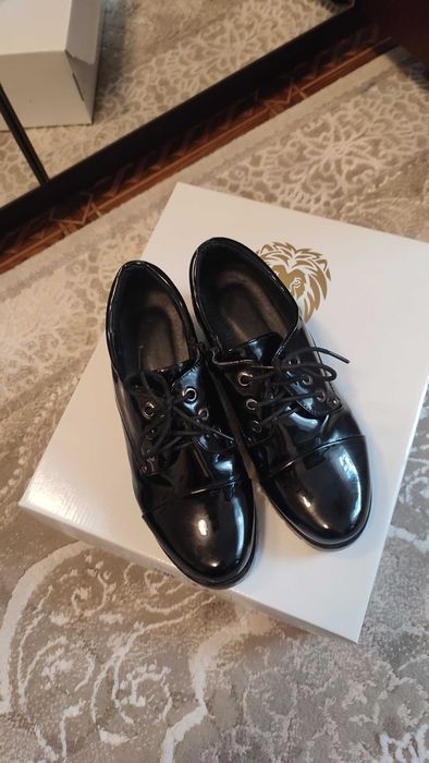 Женские лаковые туфли