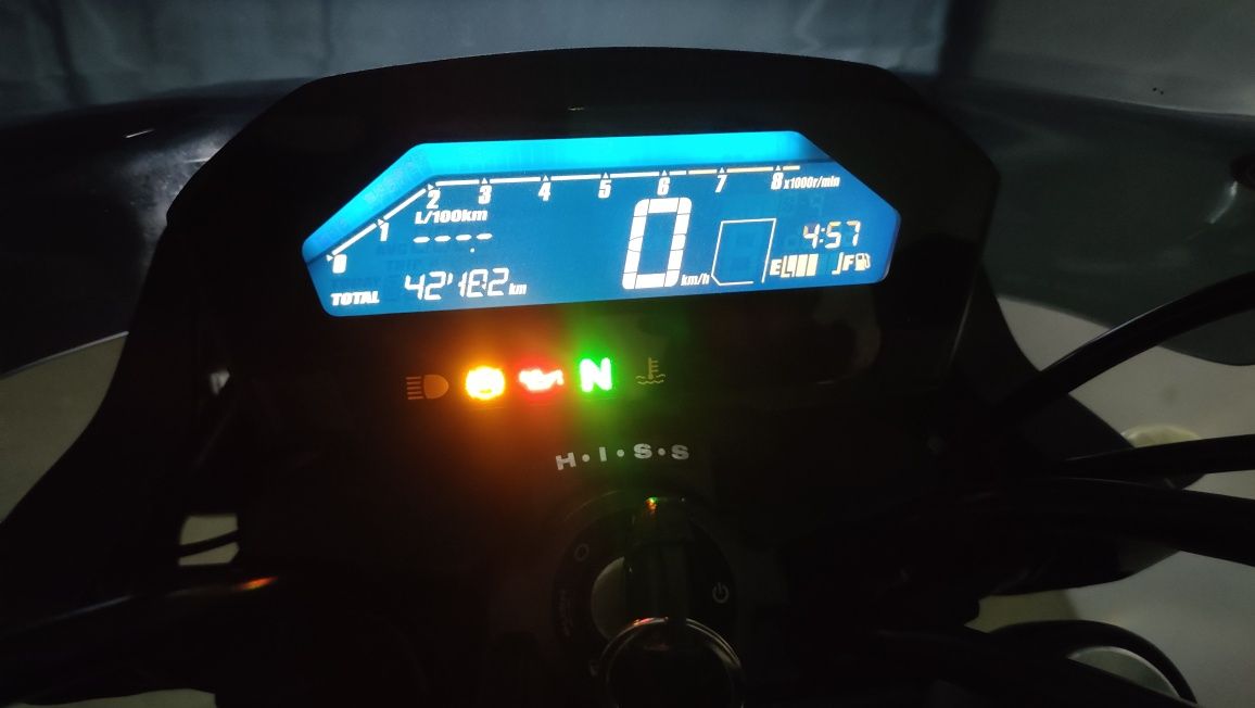 Honda NC750S em bastante bom estado