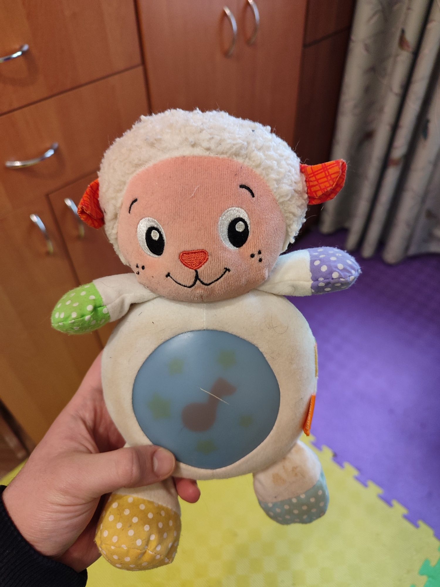 Игрушка ночник овечка с колыбельными Infantino