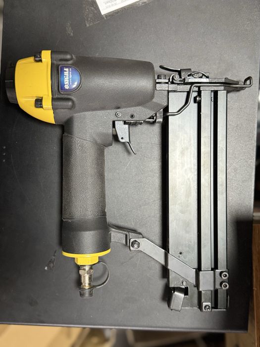 Степлер пневматичний