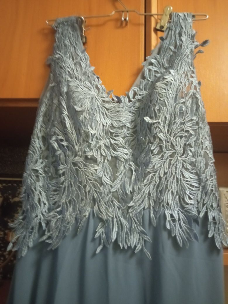 Conjunto de vestido,echarpe,sapatos e pochette