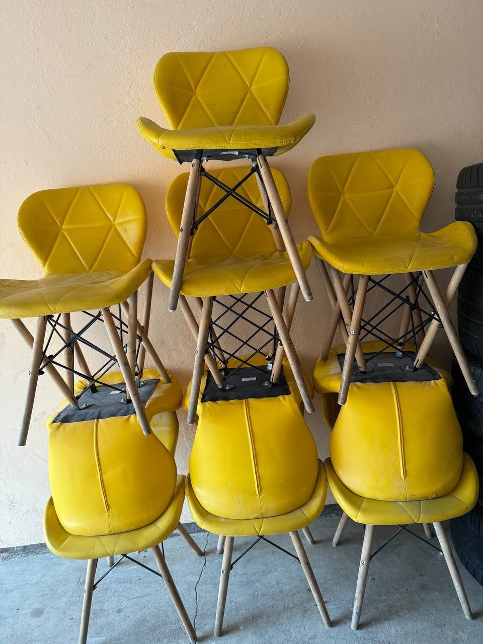 Sprzedam Krzesla Cena za 10 szt + krzeslo dla Baru  gratis