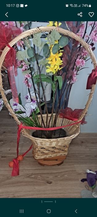 Duży pusty kosz .