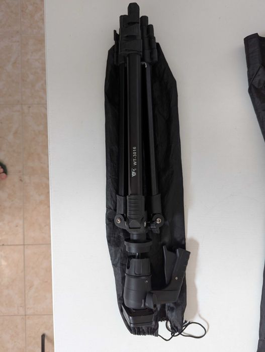 2 Yongnuo Speedlites/Wireless Flash Trigger/Softbox/Lightstand + mais