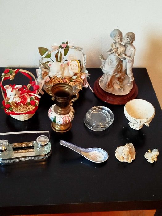 Pack de várias peças de decoração bastante antigas