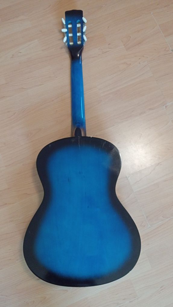 Niebieska gitara do grania
