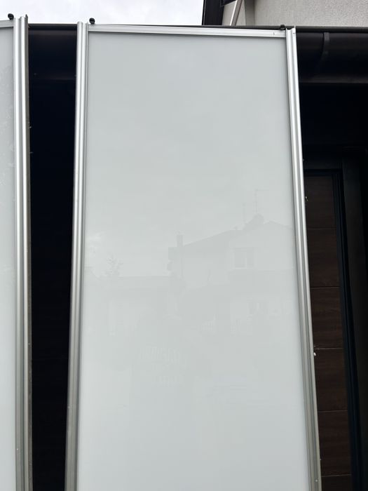 Dzwi przesuwne pod zabudowe biale szklane