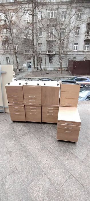 Офіс крісла Столи, стелажі, тумби, шафи крісла Меблі Лофт